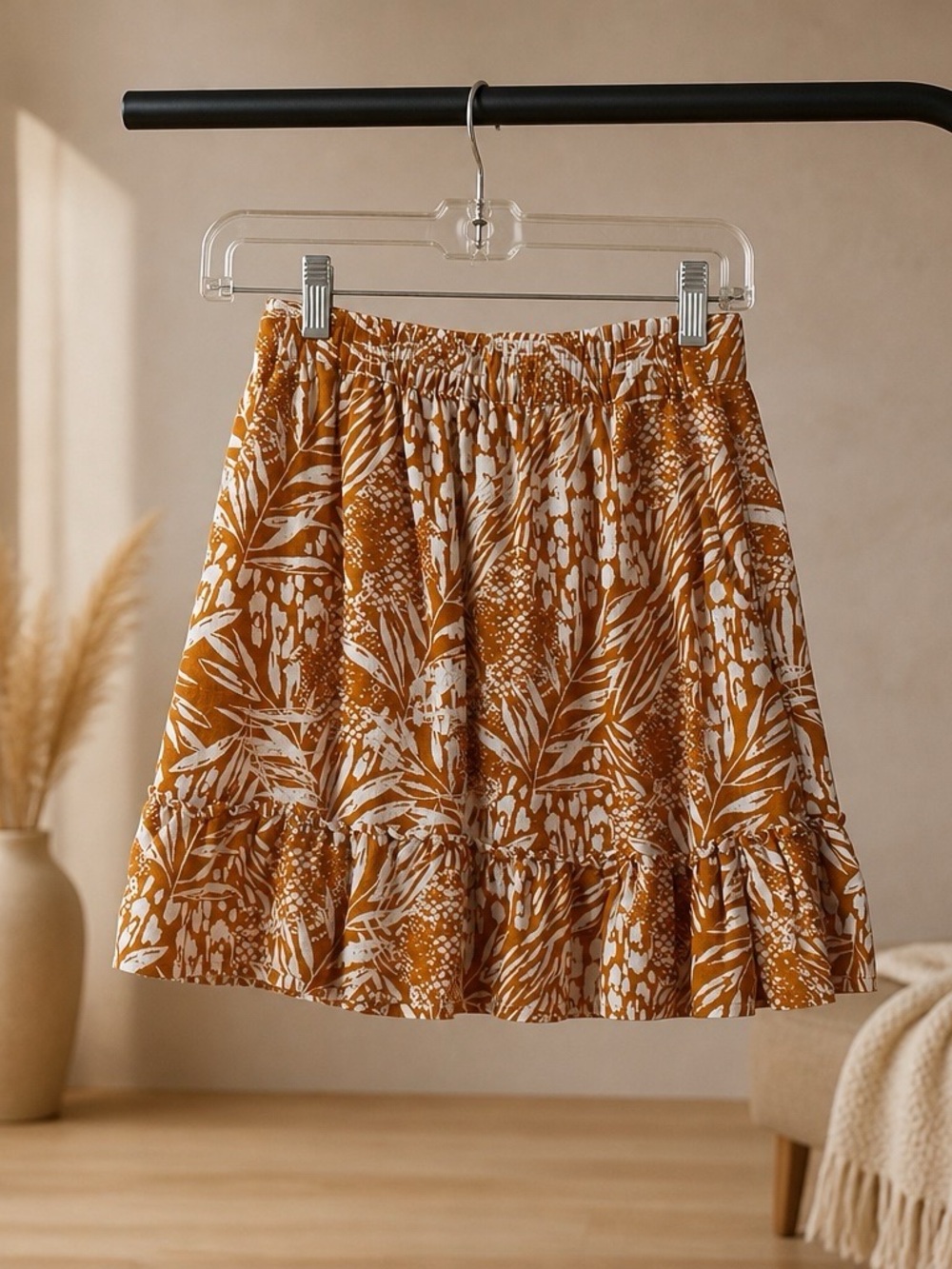 Christian Siriano Linen Printed skirt
Women’s size XS  Elastic waist